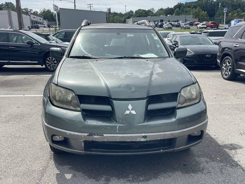 Used 2004 Mitsubishi Outlander XLS FWD image 2