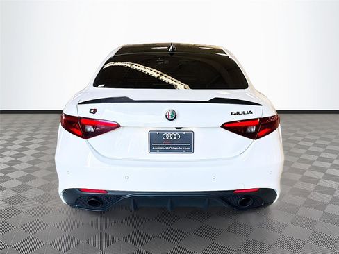 Used 2022 Alfa Romeo Giulia Veloce RWD image 6