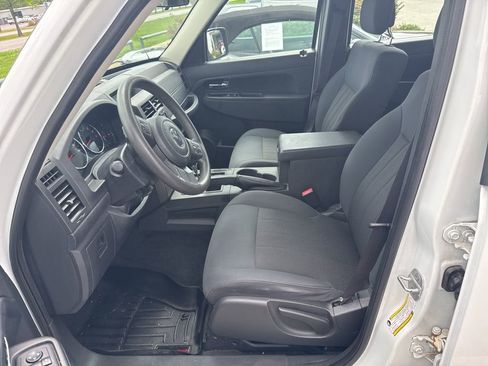 Used 2012 Jeep Liberty Sport AWD/4WD image 4