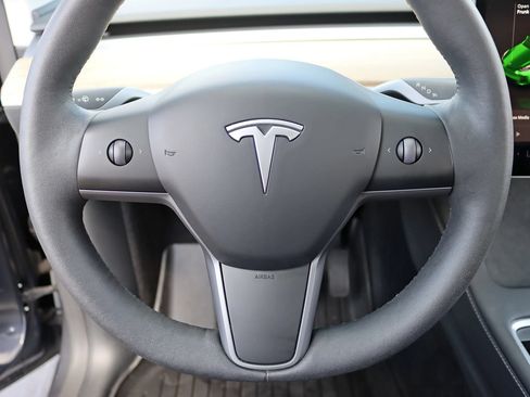 Used 2023 Tesla Model Y Long Range AWD/4WD image 18