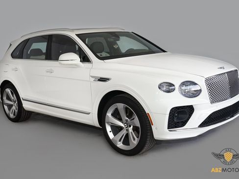 Used 2023 Bentley Bentayga Plug-In Hybrid image 2
