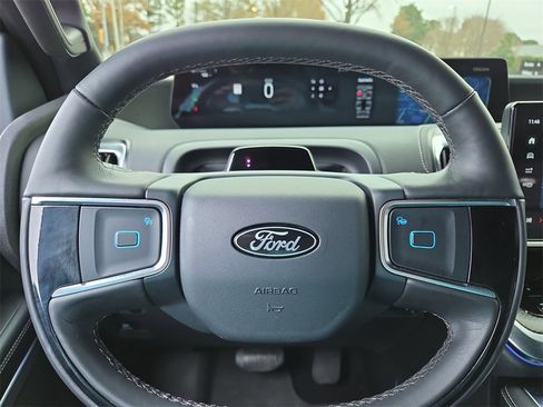 Used 2025 Ford Expedition Platinum w/ Stealth Appearance Package image 19