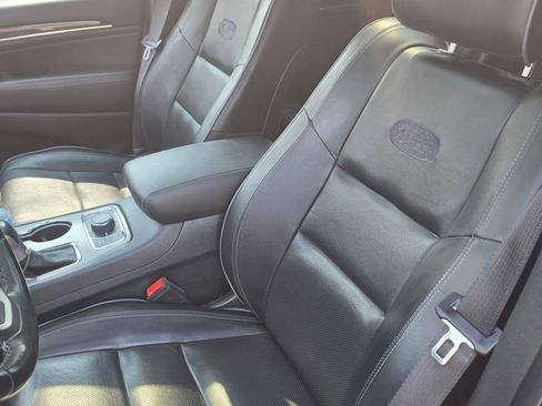 Used 2020 Jeep Grand Cherokee Overland AWD/4WD image 6