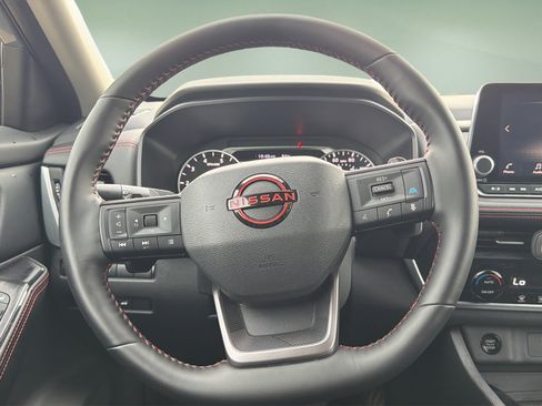 Certified 2025 Nissan Rogue SV AWD/4WD image 9