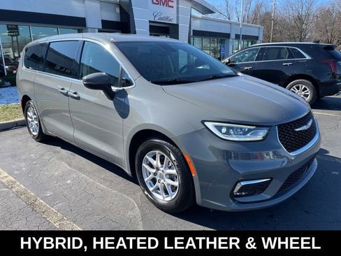 Used 2023 Chrysler Pacifica Touring-L image 1