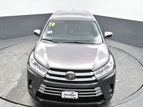 Used 2019 Toyota Highlander XLE image 21
