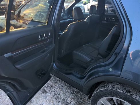 Used 2019 Ford Explorer Limited image 12