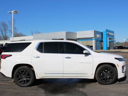 Used 2023 Chevrolet Traverse Premier image 11