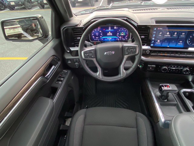Used 2026 Chevrolet Silverado 1500 LT Trail Boss w/ Safety Package AWD/4WD image 27