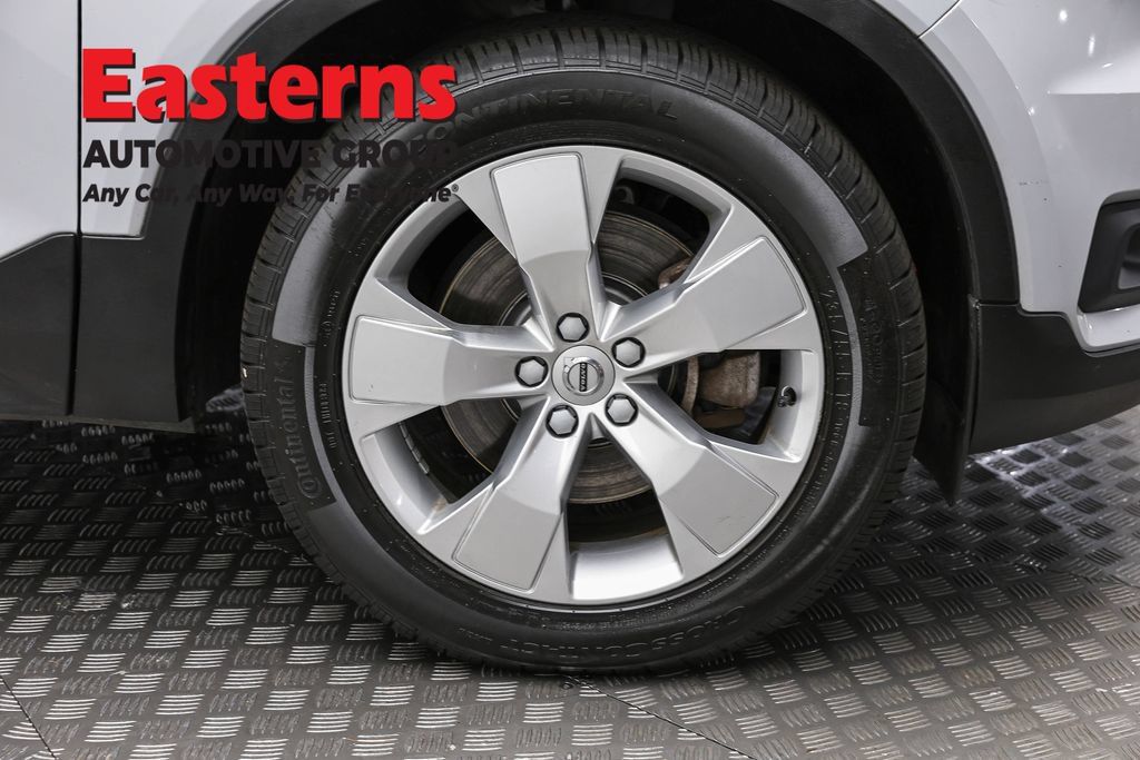 Used 2021 Volvo XC40 T4 Momentum FWD image 32