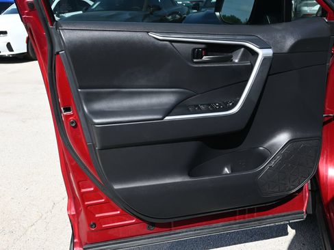 Used 2022 Toyota RAV4 LE FWD image 7