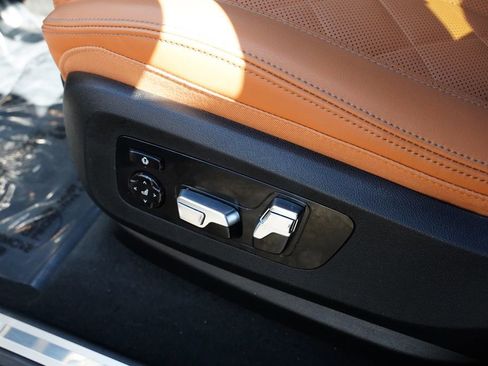 Used 2025 BMW X6 xDrive40i w/ Executive Package AWD/4WD image 6