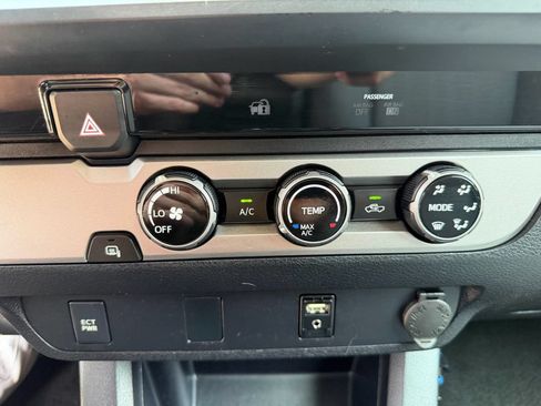 Used 2016 Toyota Tacoma SR RWD image 33
