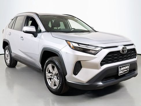 Used 2025 Toyota RAV4 XLE image 3