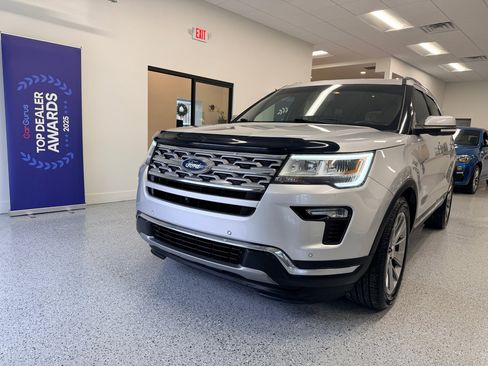 Used 2018 Ford Explorer Limited image 3