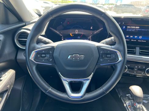 Used 2024 Chevrolet Trax ACTIV w/ Sunroof Package FWD image 12