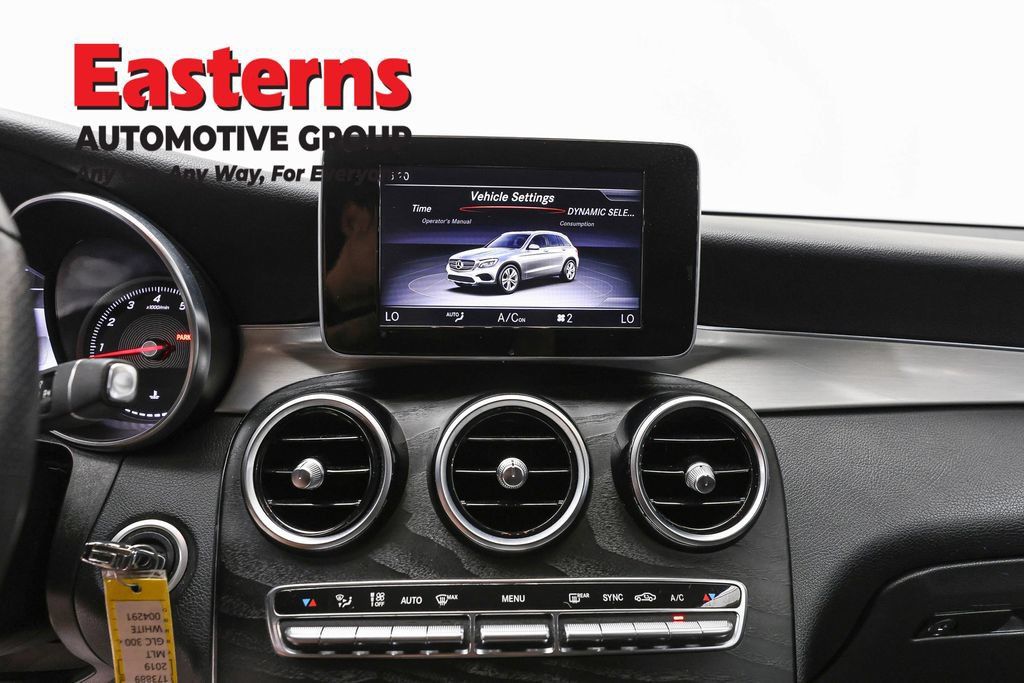 Used 2019 Mercedes-Benz GLC 300 4MATIC w/ Premium Package image 12