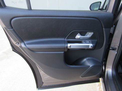 Used 2022 Mercedes-Benz GLB 250 w/ Premium Package Lite image 16