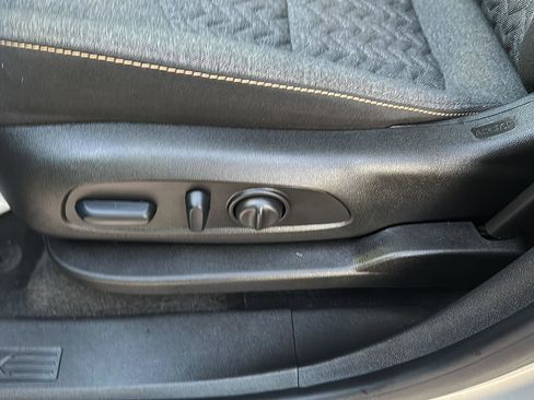 Used 2024 Chevrolet Equinox LT image 25