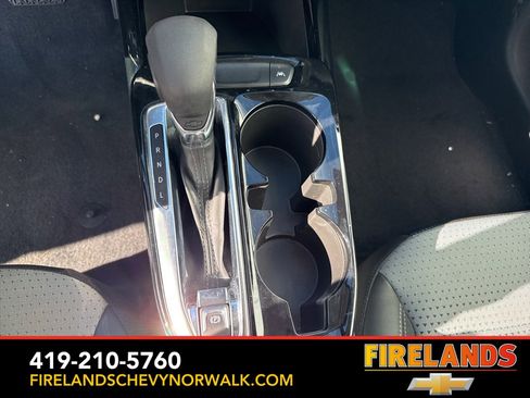 Used 2025 Chevrolet Trax LT w/ LT Convenience Package image 13