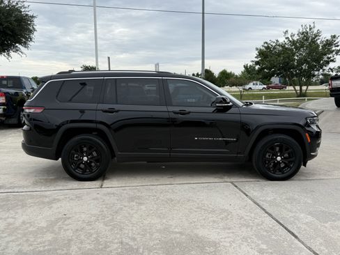 Used 2023 Jeep Grand Cherokee L Limited w/ Trailer Tow Group (B) image 3