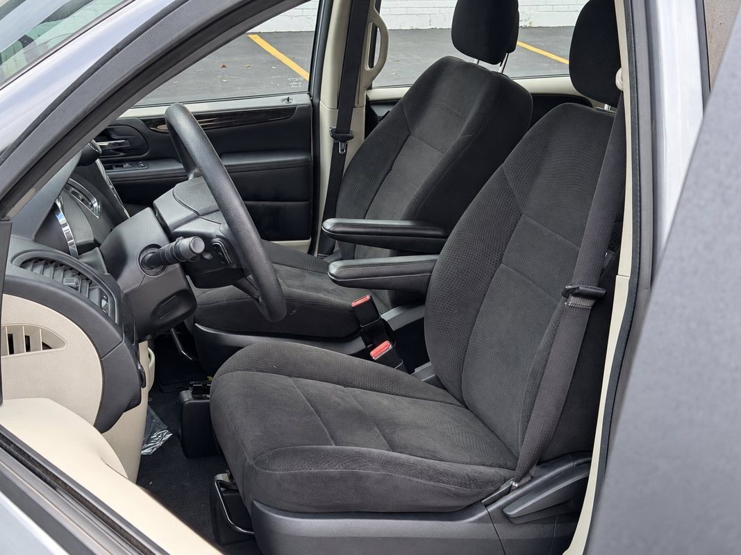 Used 2013 Dodge Grand Caravan American Value Package FWD image 11