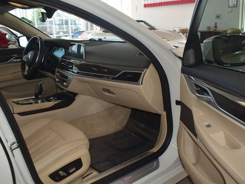 Used 2019 BMW 740i RWD image 17