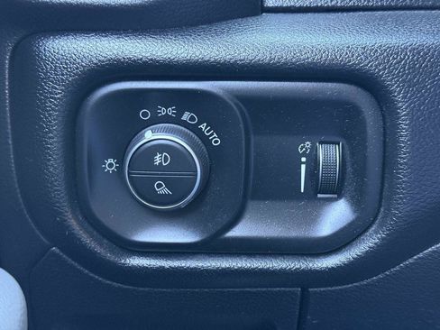 Used 2020 RAM 1500 Big Horn AWD/4WD image 34