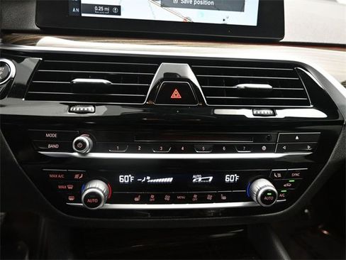 Used 2018 BMW 530i xDrive image 11