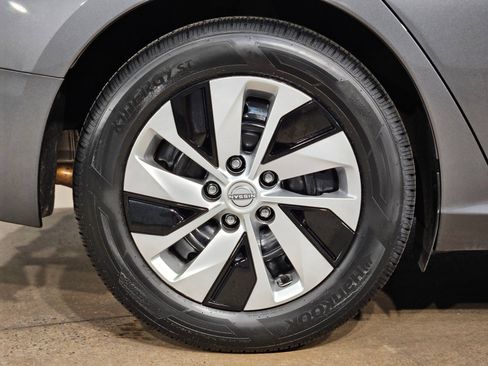 Used 2024 Nissan Altima 2.5 S FWD image 17