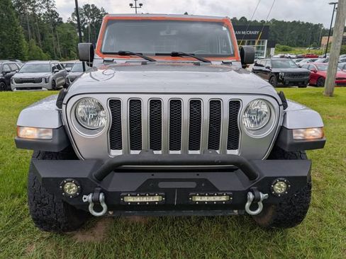Used 2018 Jeep Wrangler Unlimited Sahara AWD/4WD image 8