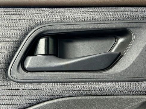 Used 2023 Nissan Rogue S image 29