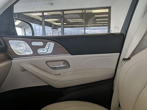 Used 2022 Mercedes-Benz GLS 450 4MATIC image 29