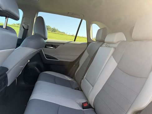 Used 2023 Toyota RAV4 XLE Premium image 18