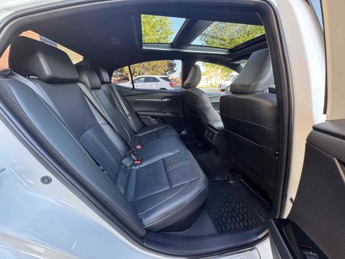 Used 2025 Toyota Camry XSE FWD image 5