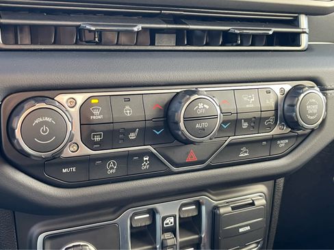 New 2026 Jeep Gladiator Sport image 16