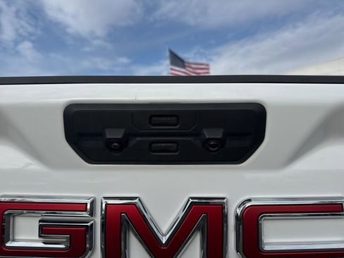 Used 2024 GMC Sierra 2500 AT4 w/ AT4 Preferred Package AWD/4WD image 32