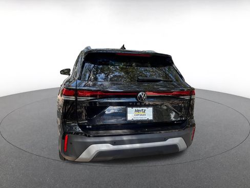 Used 2026 Volkswagen Tiguan SE AWD/4WD image 8