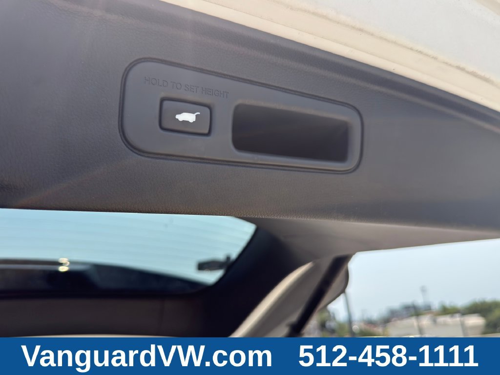Used 2023 Honda Pilot Touring image 11
