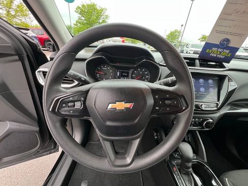 Used 2022 Chevrolet TrailBlazer LT w/ Convenience Package FWD image 39