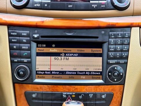 Used 2009 Mercedes-Benz E 350 4MATIC Wagon image 19