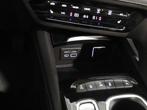 Used 2021 Buick Envision Essence w/ Technology Package I image 17