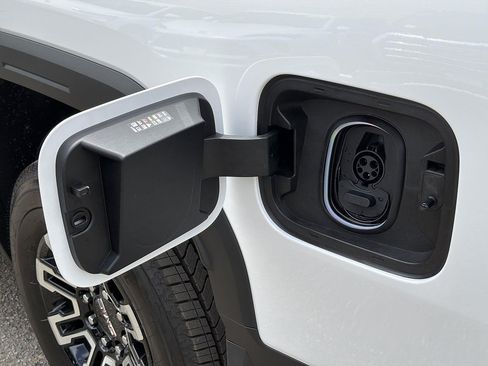 Used 2026 GMC Sierra EV Elevation AWD/4WD image 28