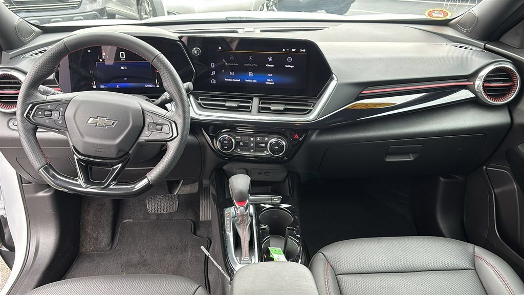 Used 2025 Chevrolet Trax RS w/ Sunroof Package FWD image 12