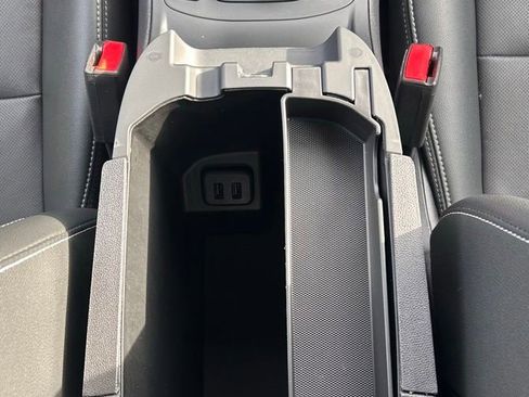 Used 2023 GMC Terrain SLT image 21