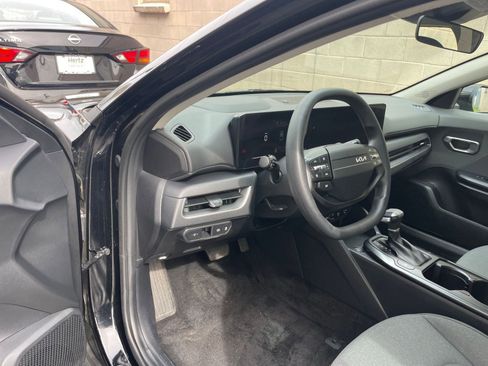Used 2025 Kia K4 LXS image 33