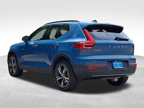 Used 2023 Volvo XC40 B5 Plus w/ Climate Package AWD/4WD image 4