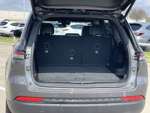 Used 2025 Jeep Grand Cherokee Altitude image 29