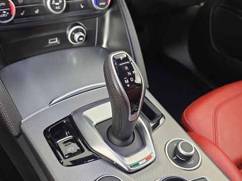 Used 2024 Alfa Romeo Stelvio Veloce AWD/4WD image 28