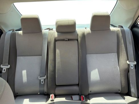 Used 2018 Toyota Corolla LE FWD image 15